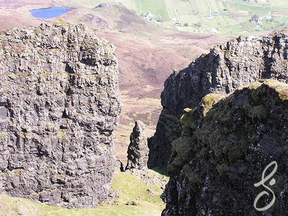 20050514-030-Uig-Quiraing-Walk-1532-logo