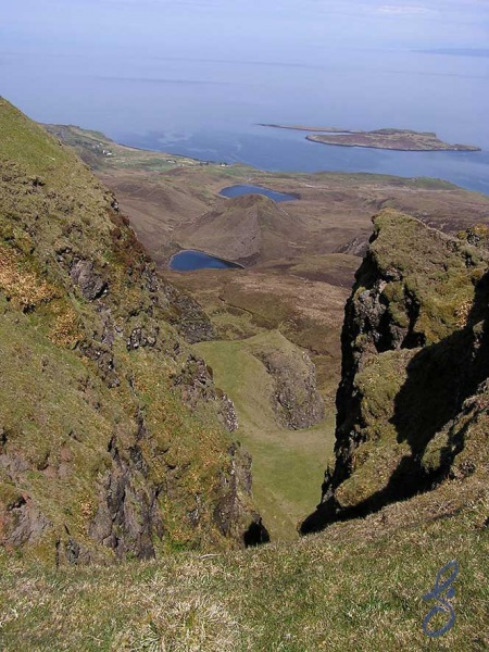 20050514-030-Uig-Quiraing-Walk-1533-logo